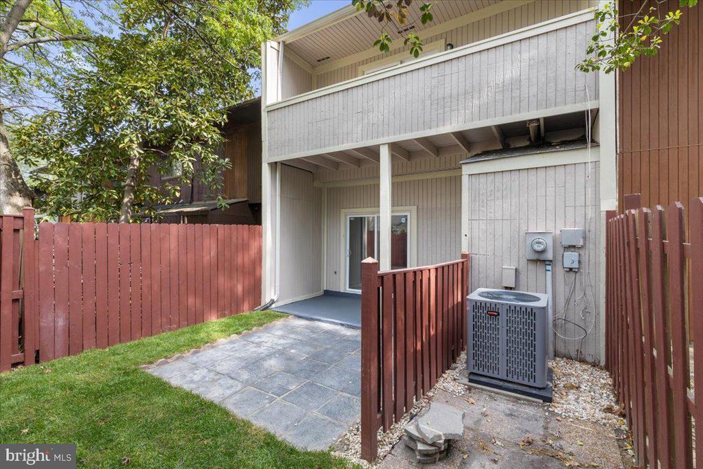 10 King James Pl