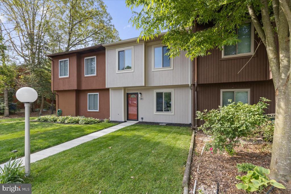 10 King James Pl