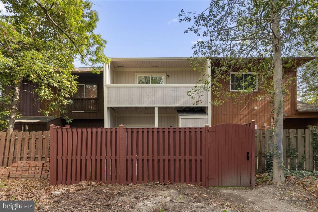 10 King James Pl