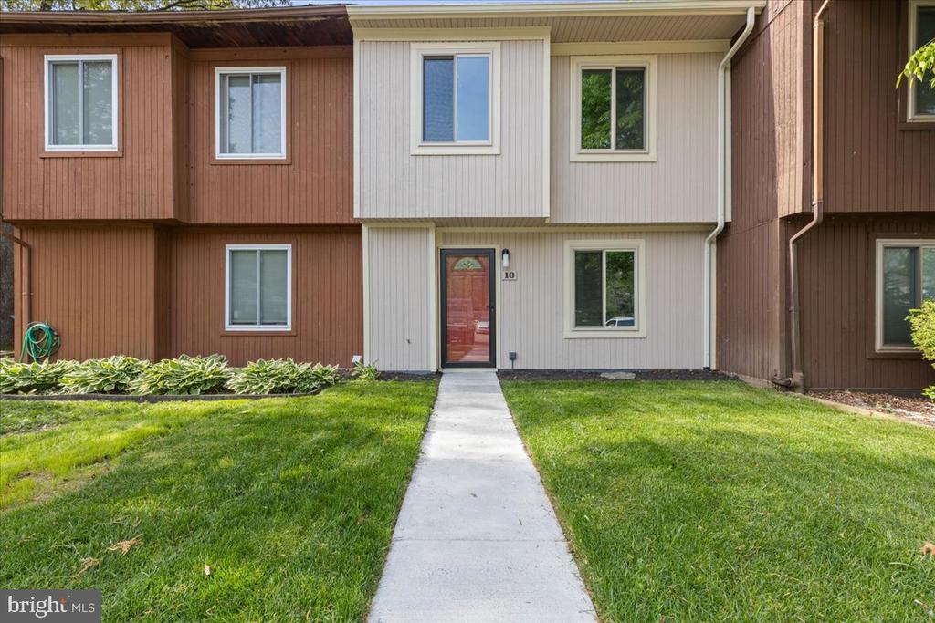 10 King James Pl