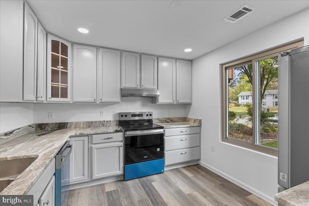 10 King James Pl