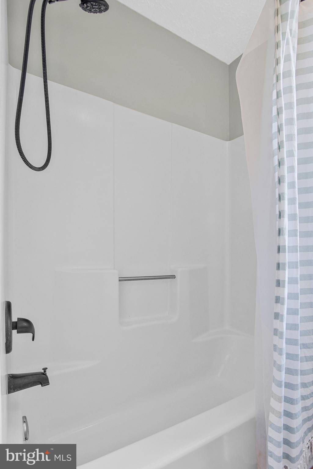 4092 BROADBILL CIRCLE