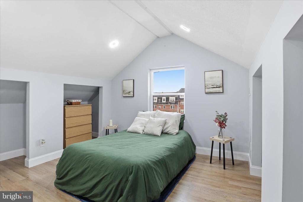 32 SULLIVAN AVENUE