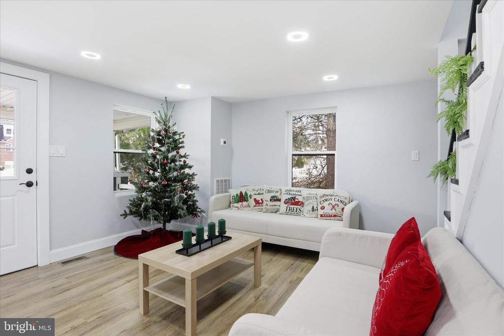 32 SULLIVAN AVENUE