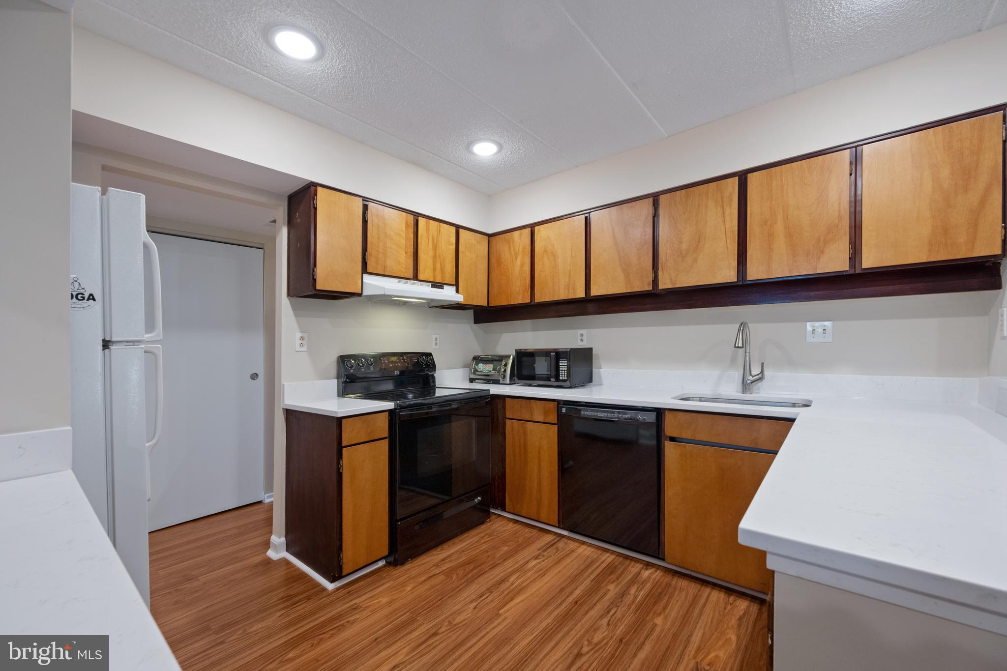 5653 Harpers Farm ROAD Unit: B