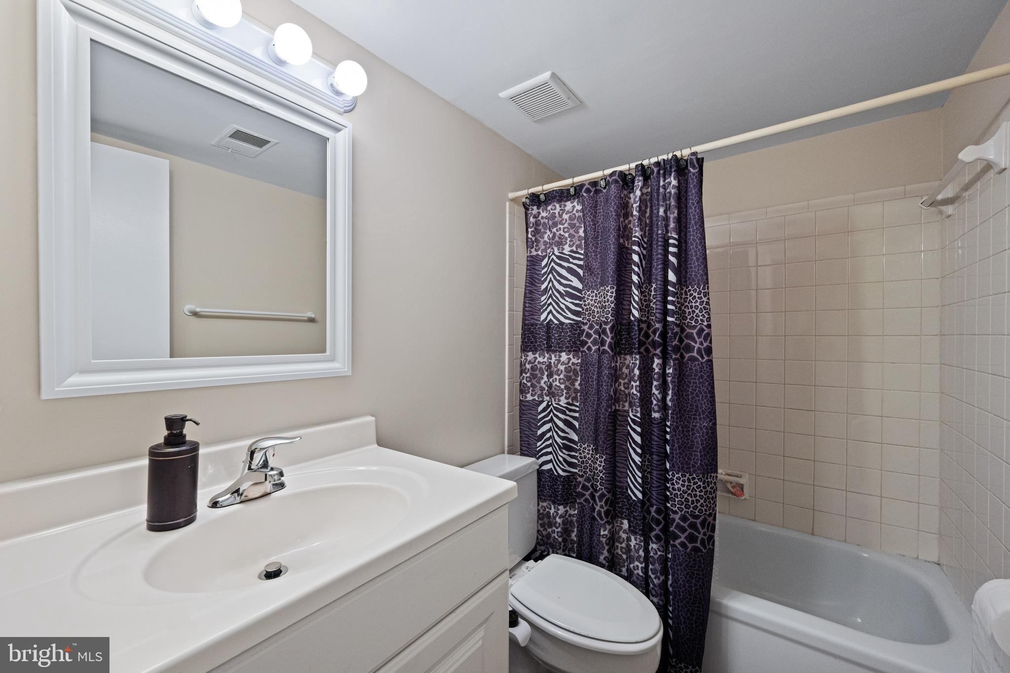 5653 Harpers Farm ROAD Unit: B