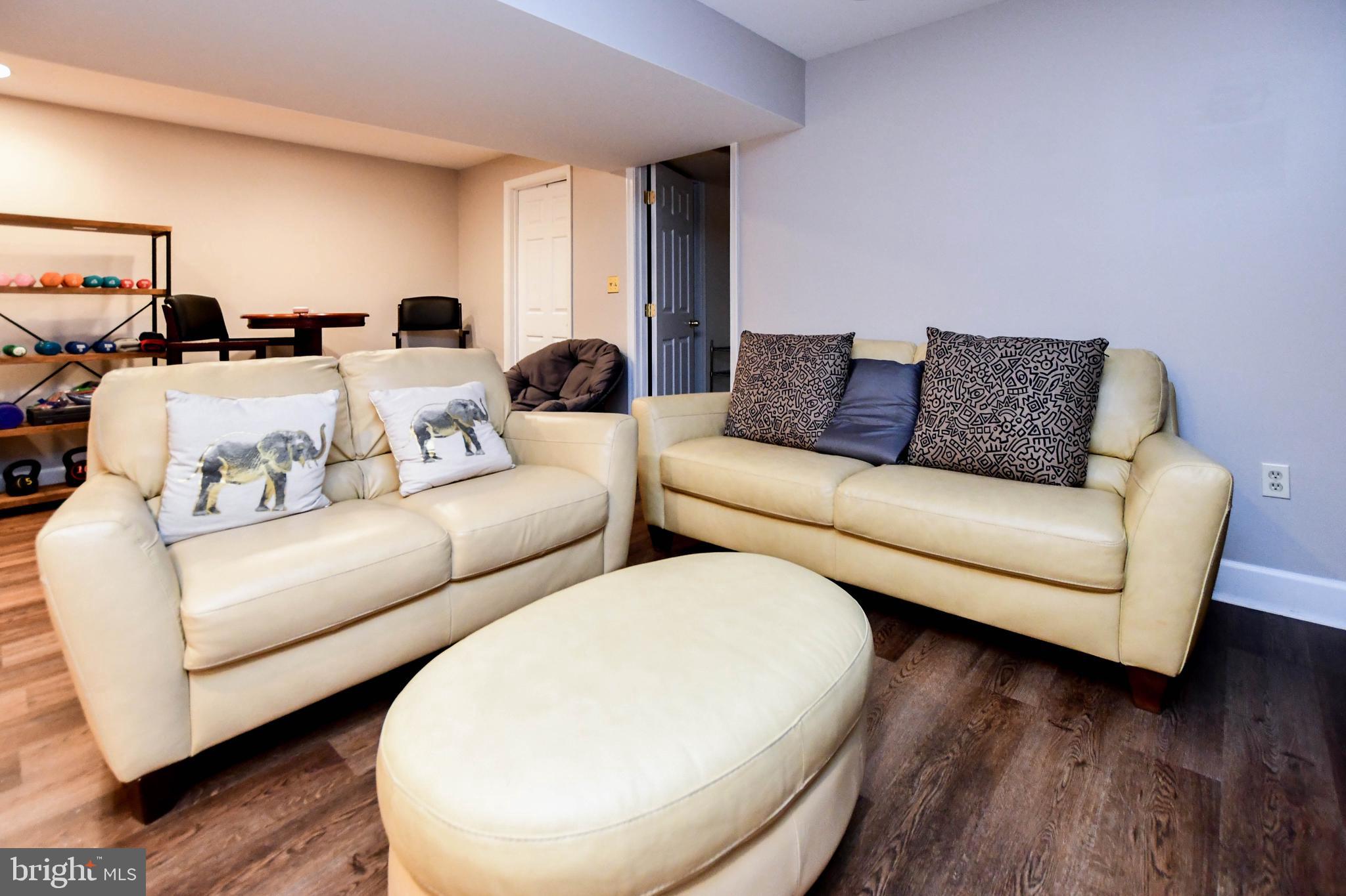 1909 Westchester DRIVE