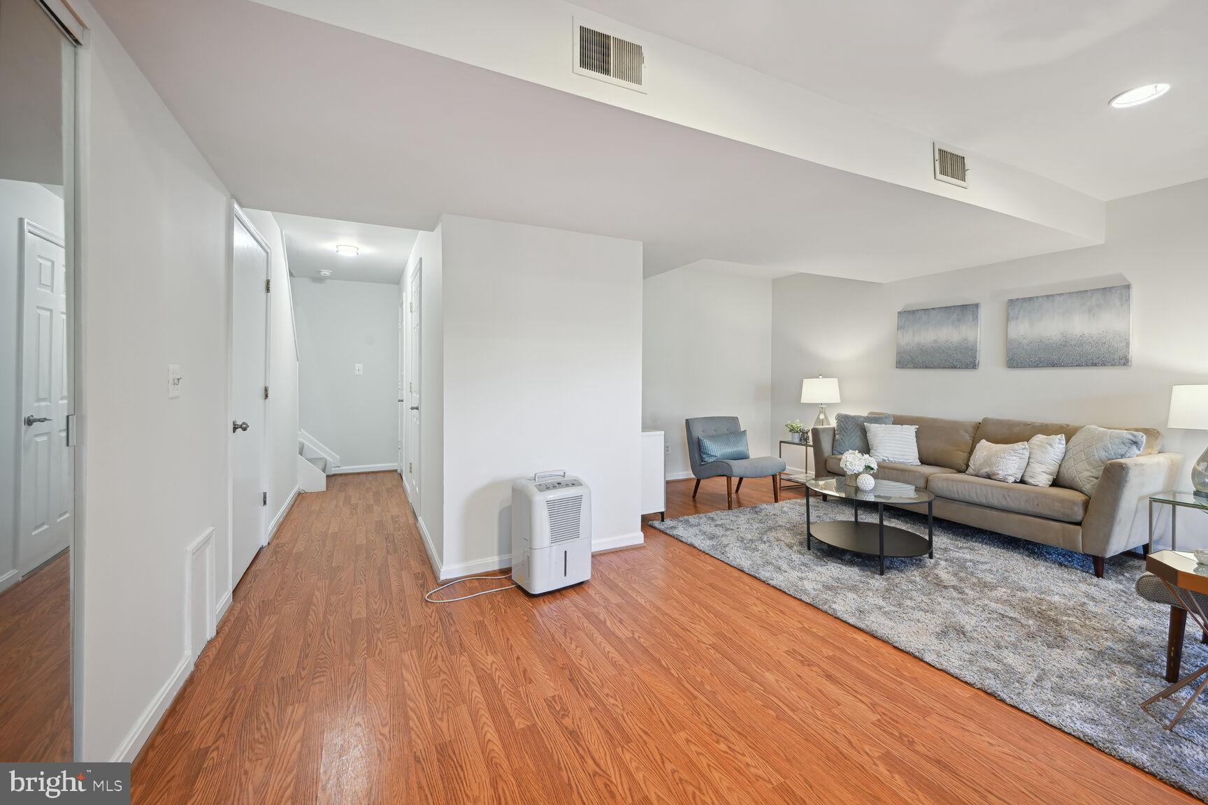 12923 Kitchen House Way