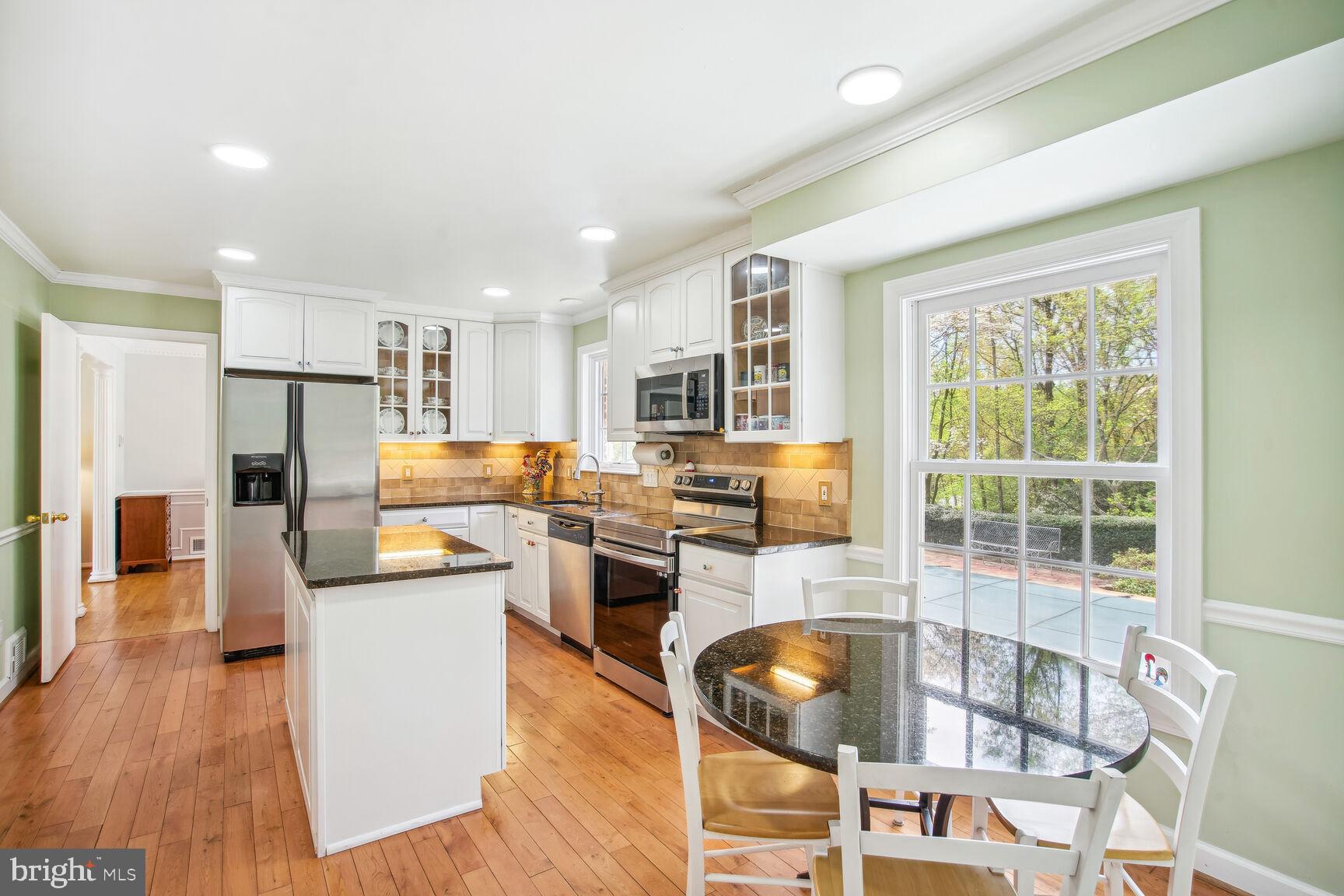 8804 Fox Hills Trl