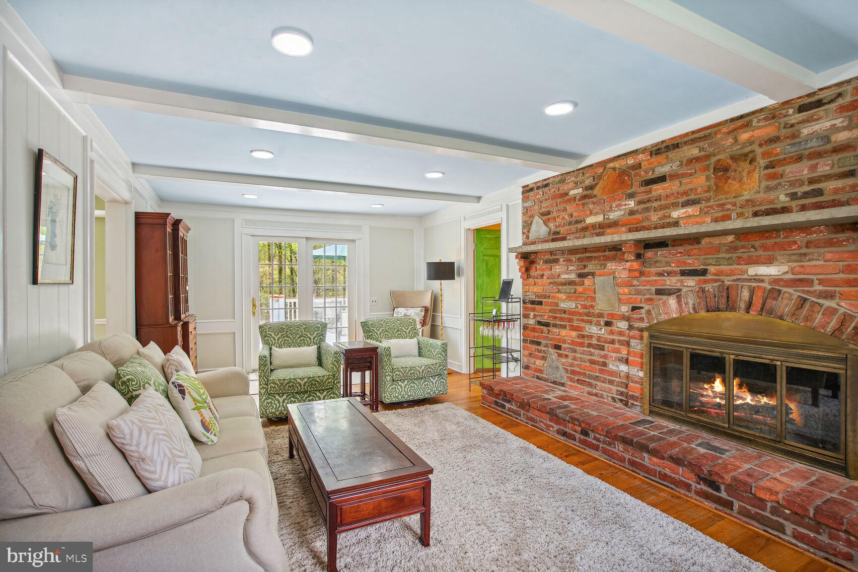 8804 Fox Hills Trl