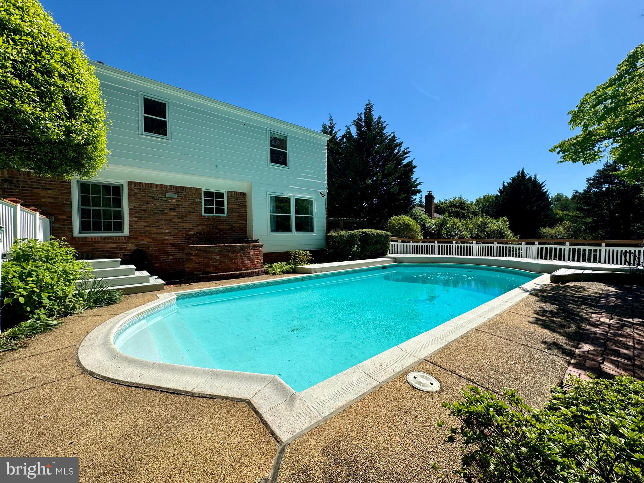 8804 Fox Hills Trl