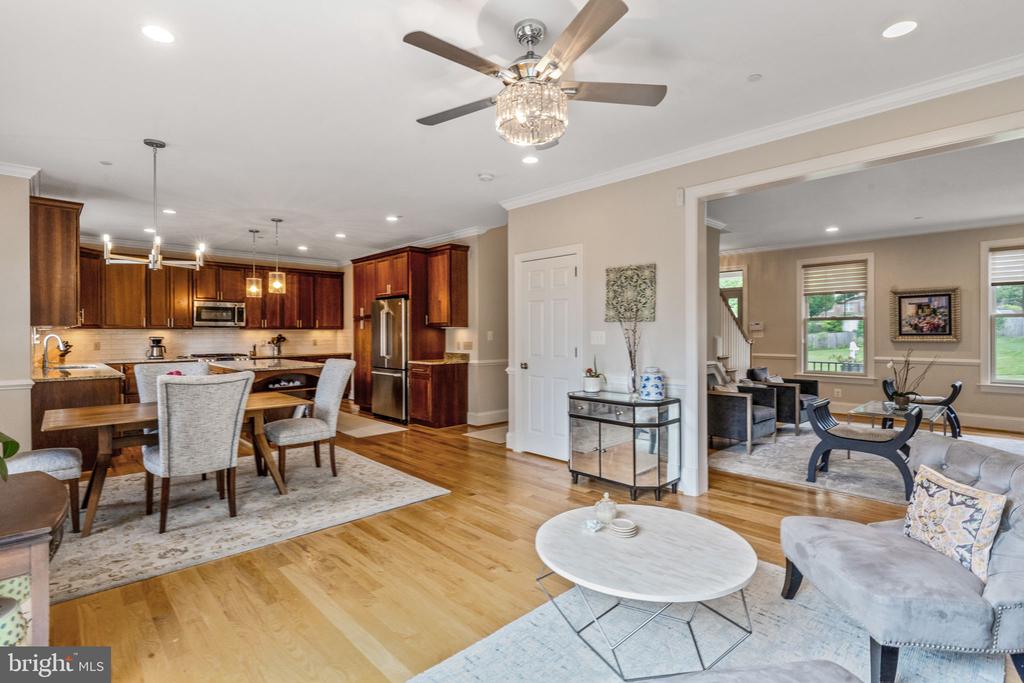 3102 Decatur Ave