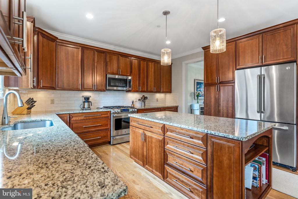 3102 Decatur Ave