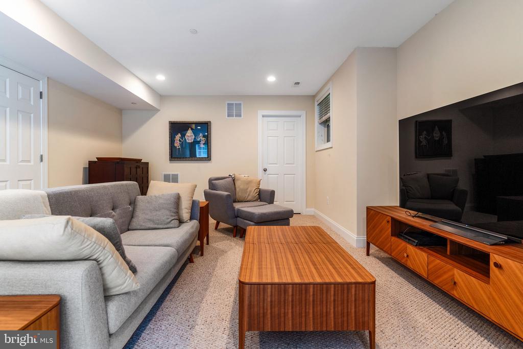 3102 Decatur Ave