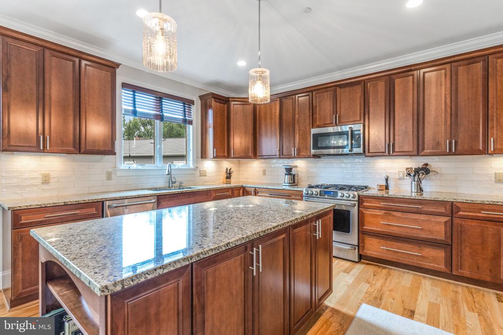 3102 Decatur Ave