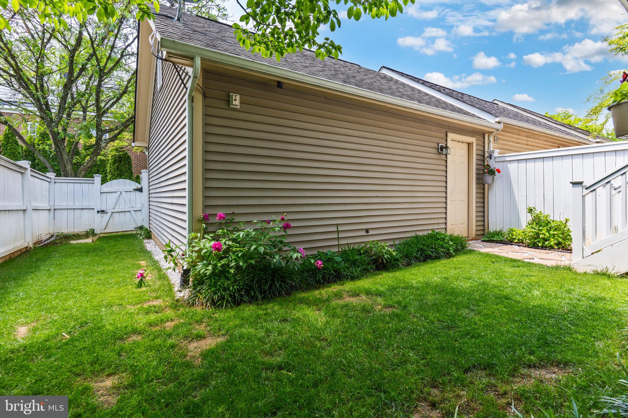 1002 RESERVE CHAMPION DR