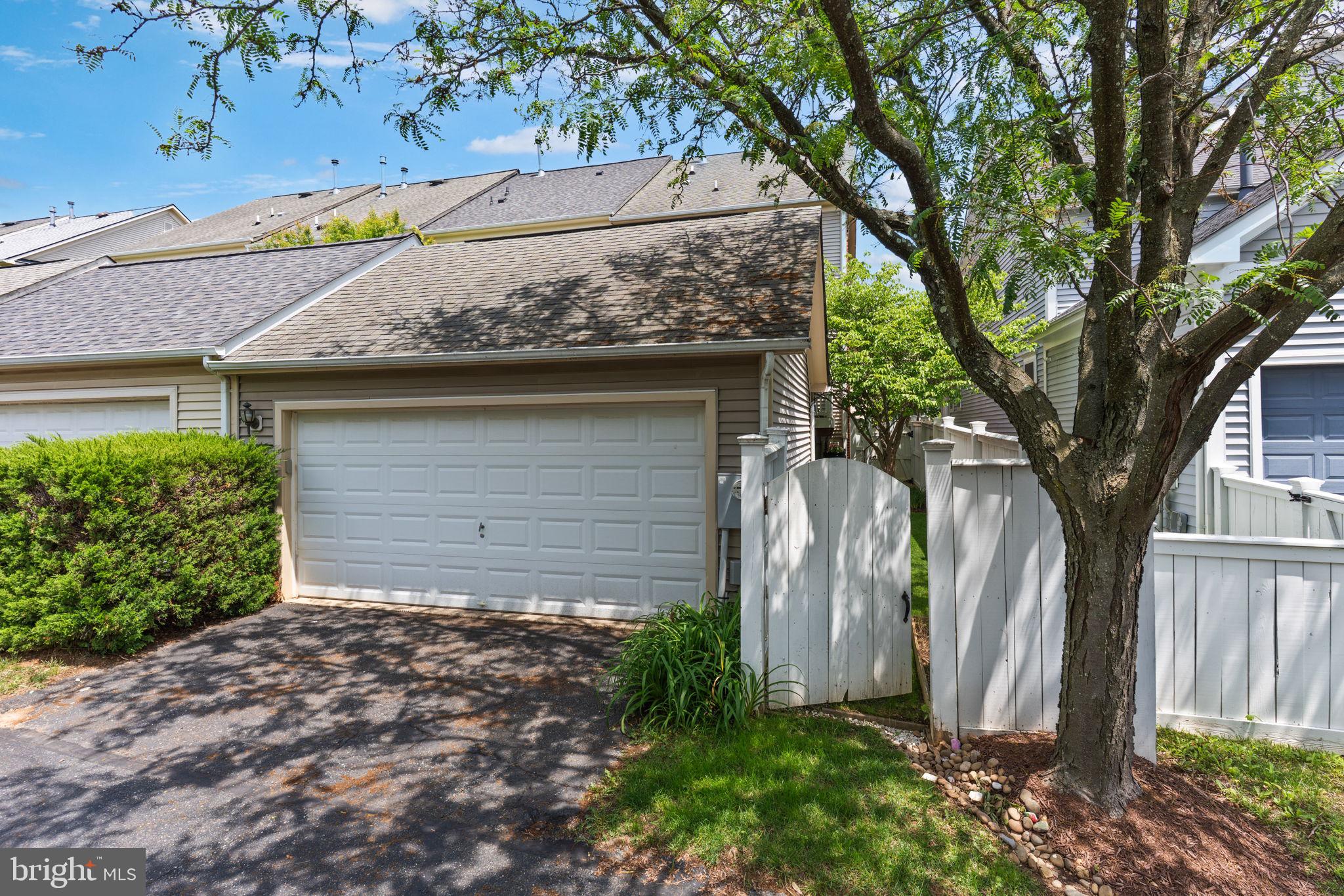 1002 RESERVE CHAMPION DR