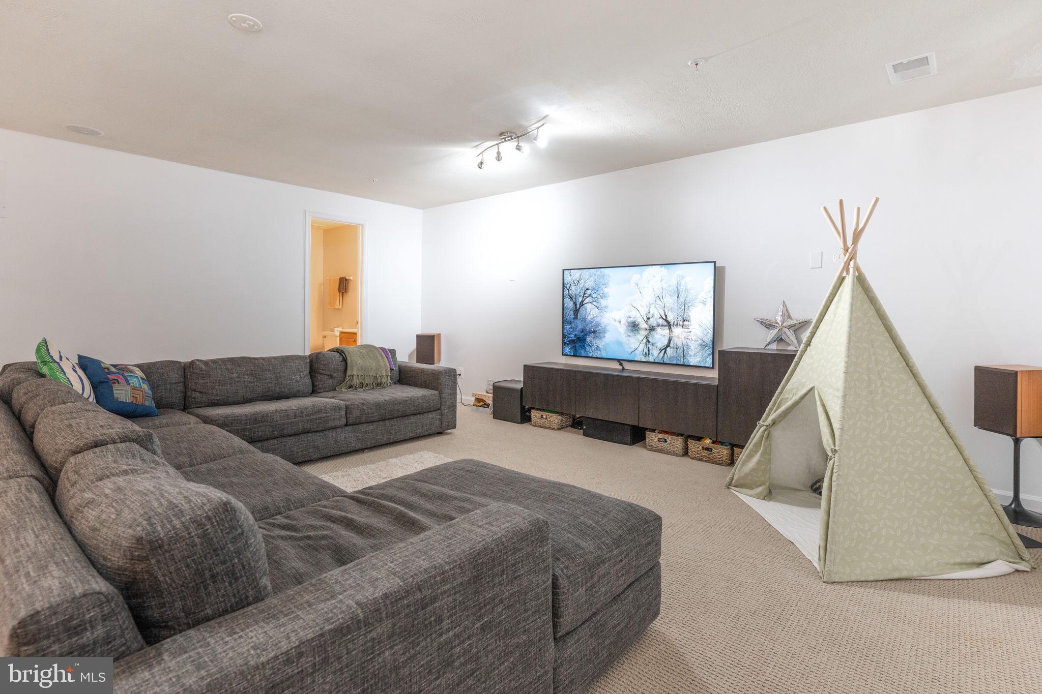 1002 RESERVE CHAMPION DR