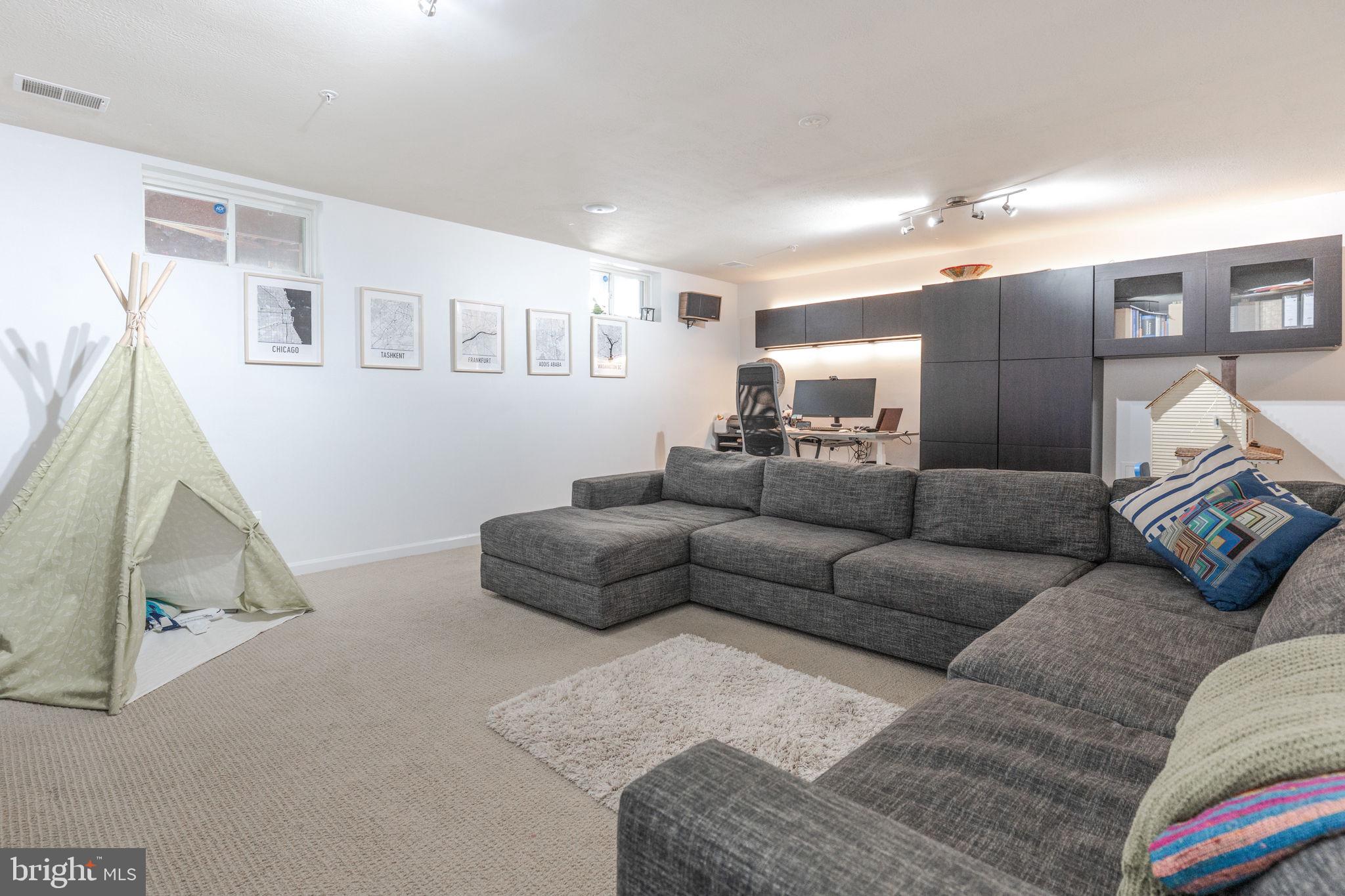 1002 RESERVE CHAMPION DR