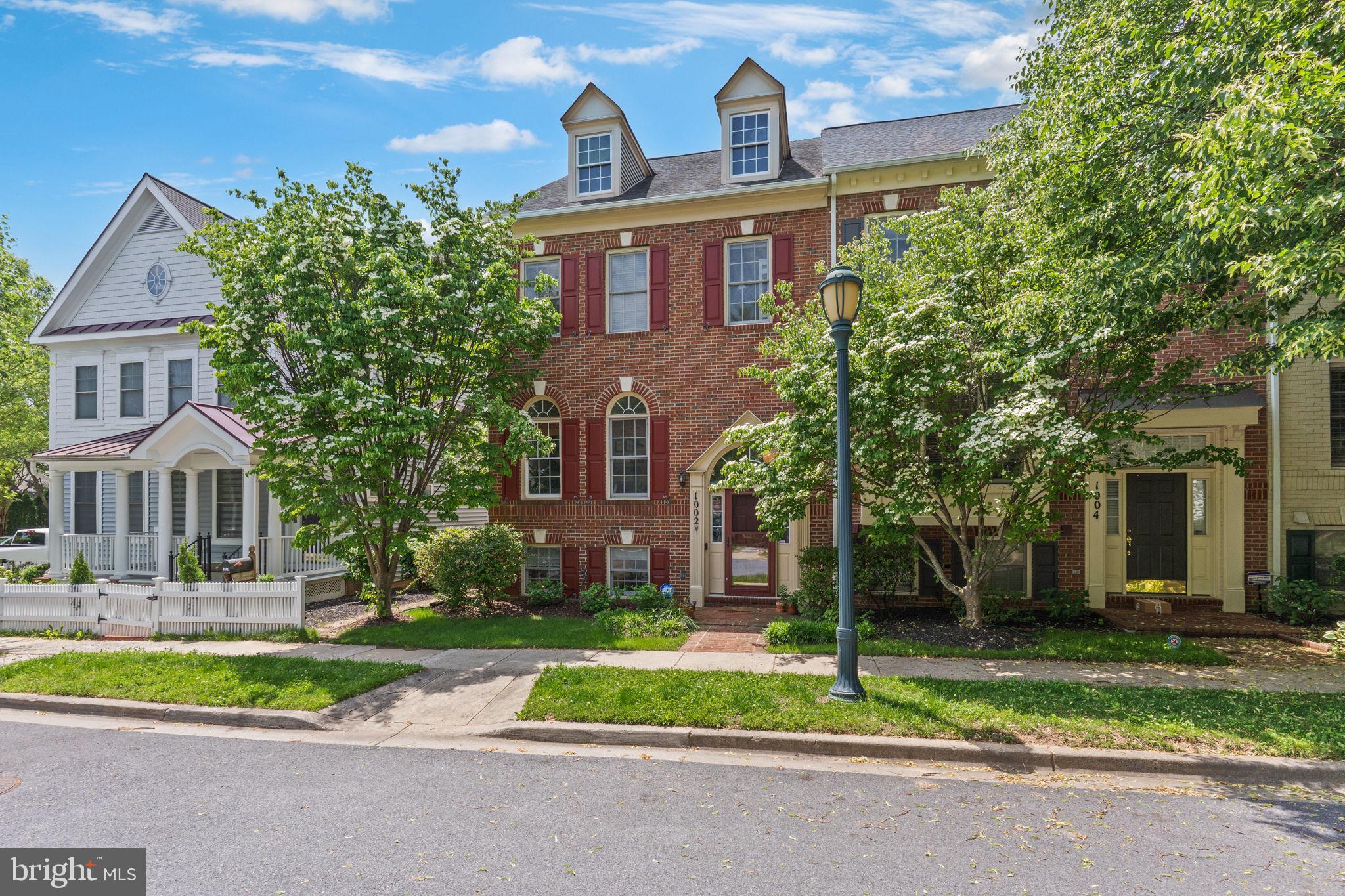 1002 RESERVE CHAMPION DR