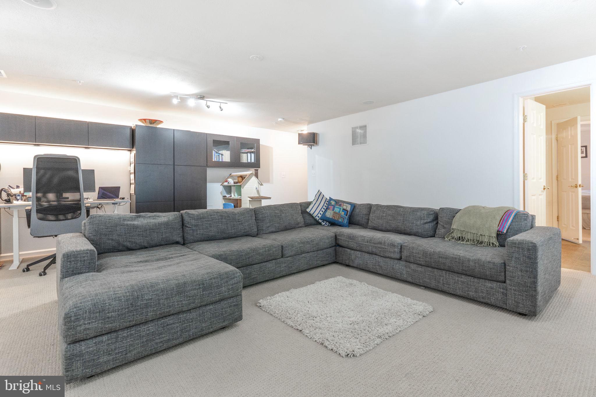 1002 RESERVE CHAMPION DR