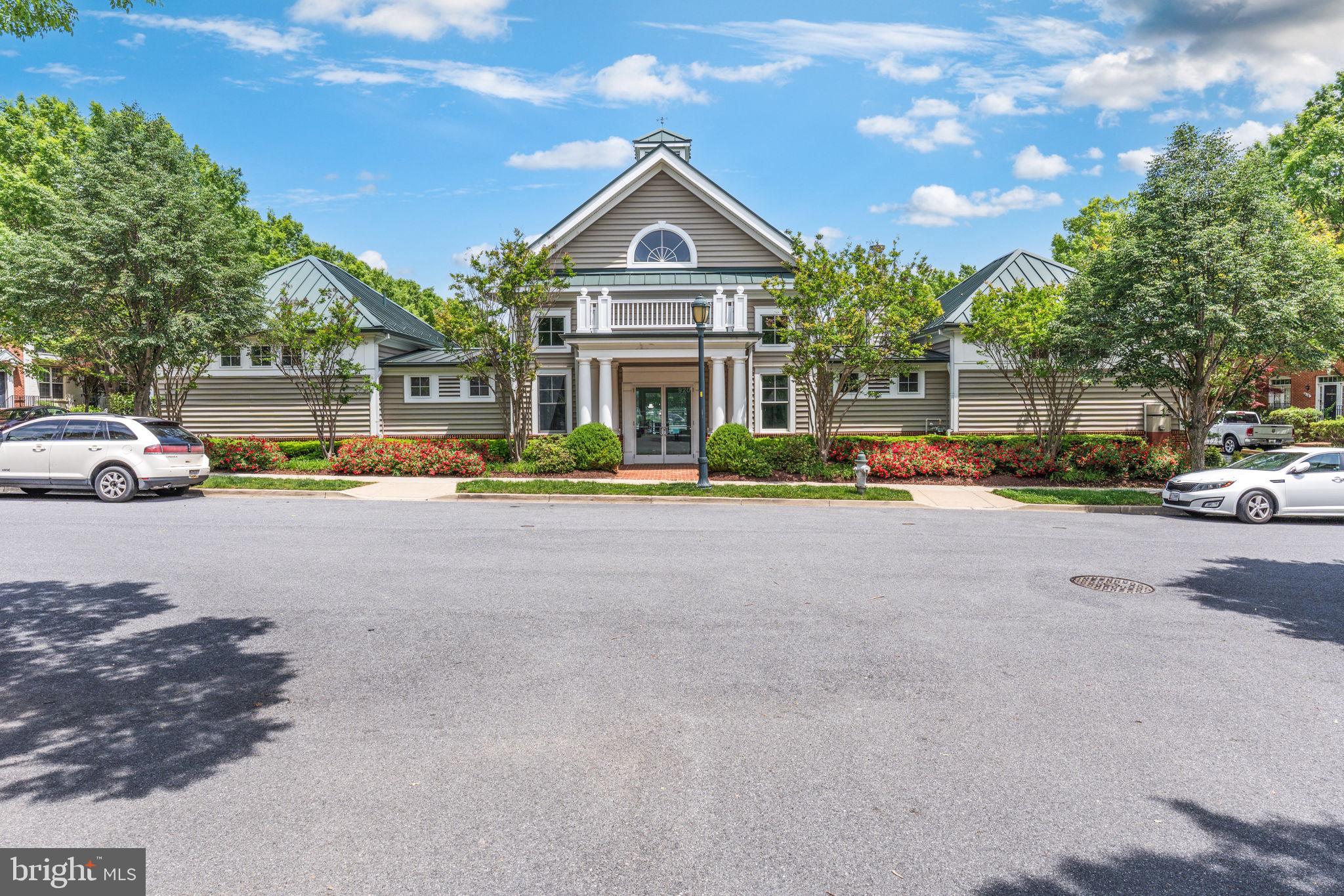 1002 RESERVE CHAMPION DR