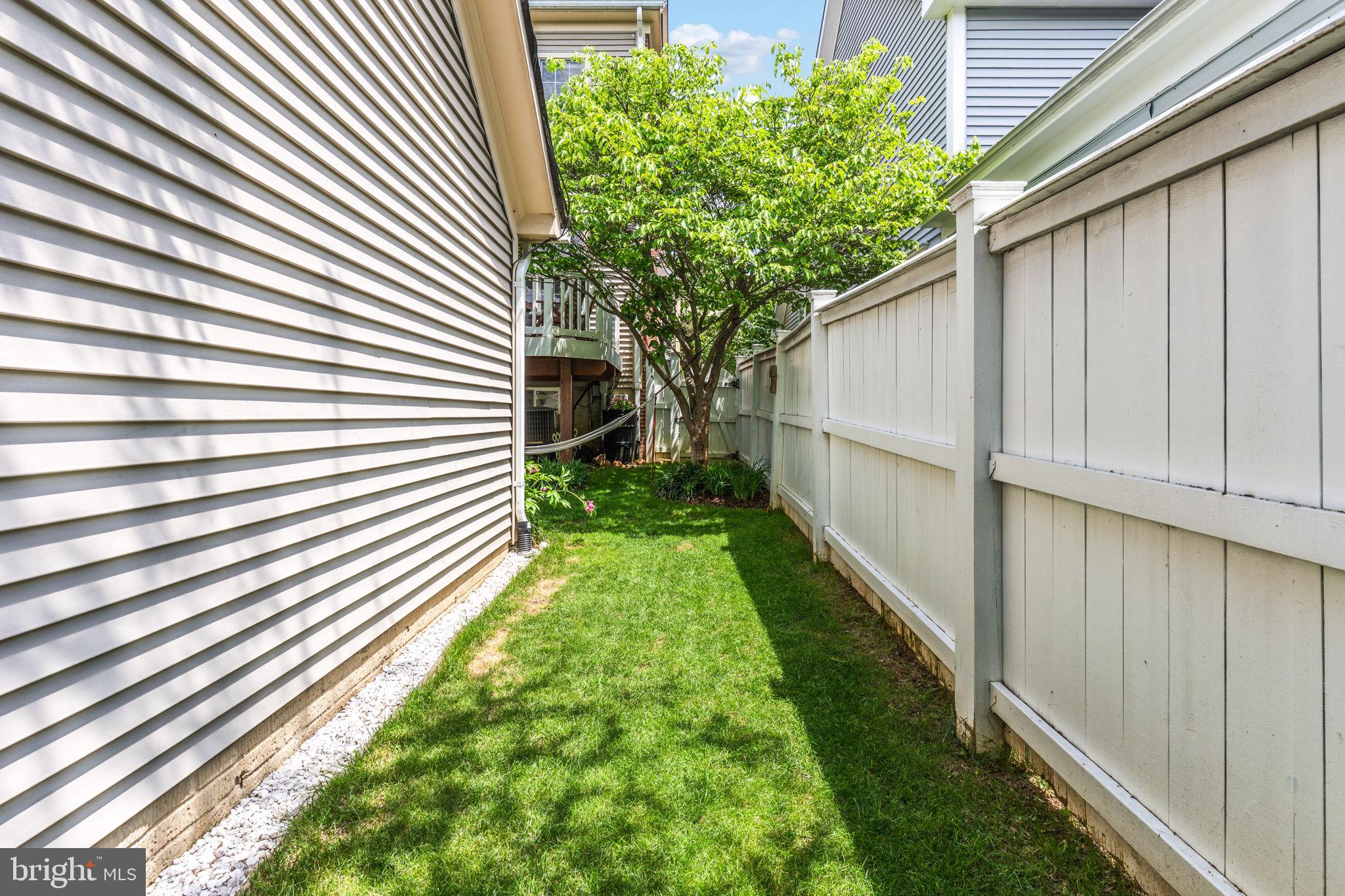 1002 RESERVE CHAMPION DR