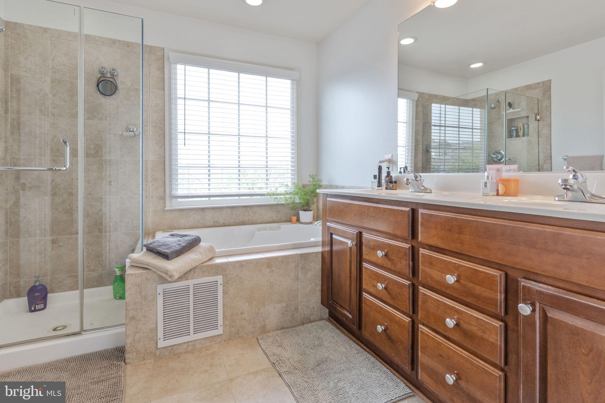 1002 RESERVE CHAMPION DR