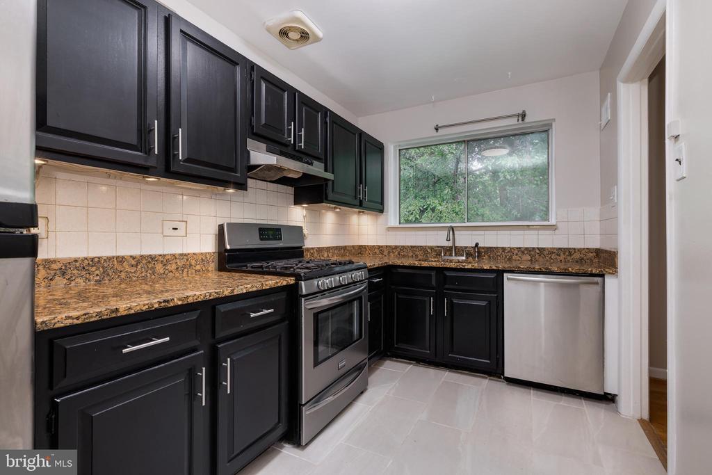 10506 WEYMOUTH STREET 203