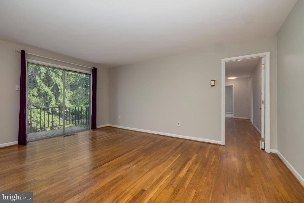 10506 WEYMOUTH STREET 203