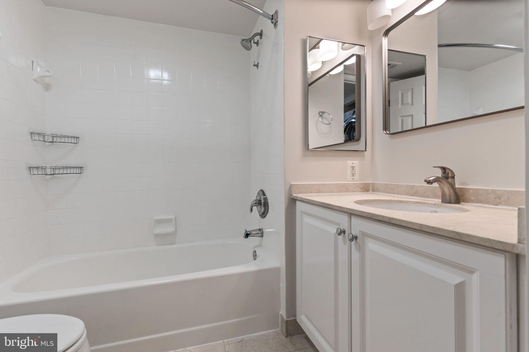 10101 GROSVENOR PLACE L03