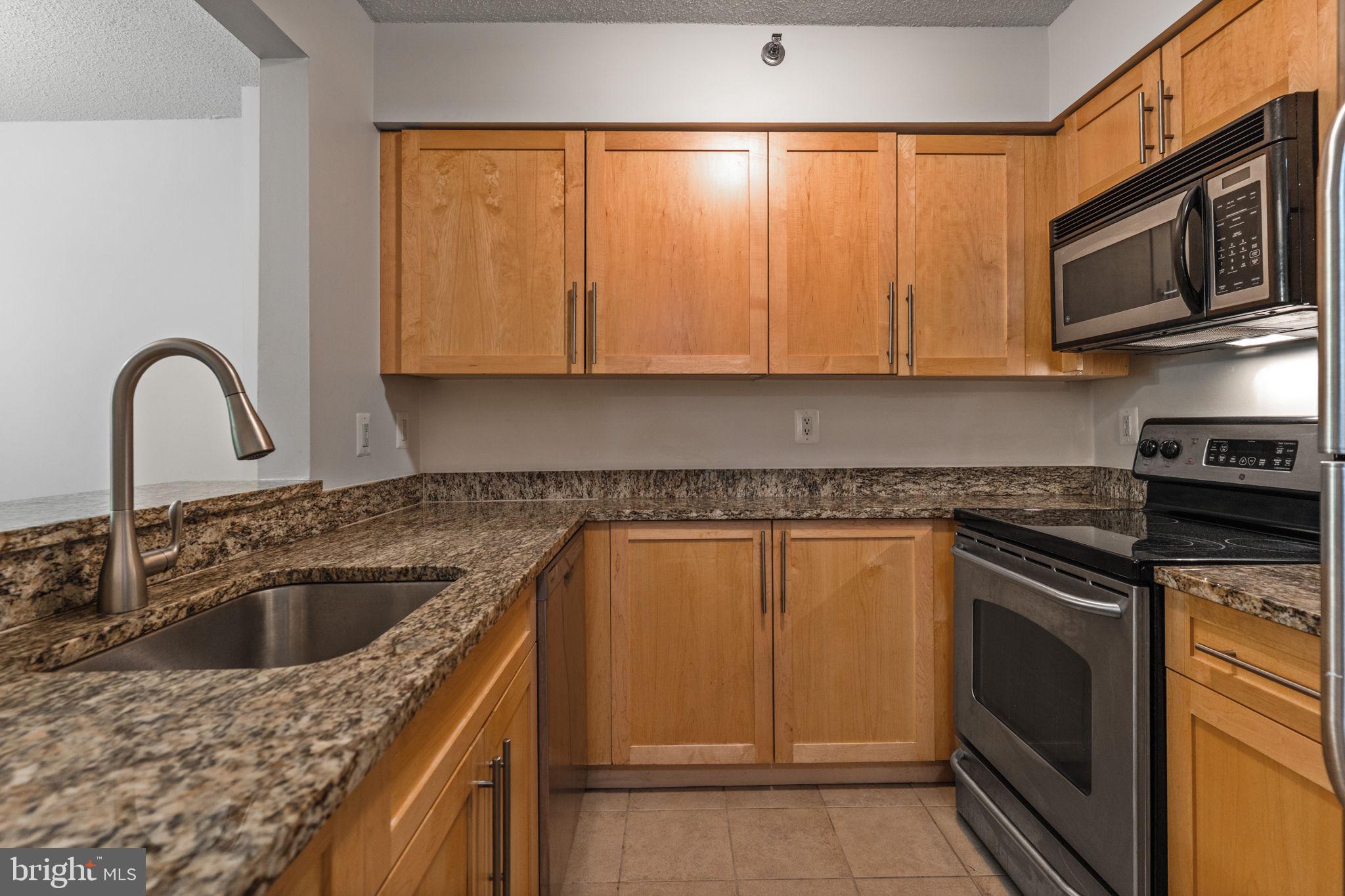 10101 GROSVENOR PLACE L03