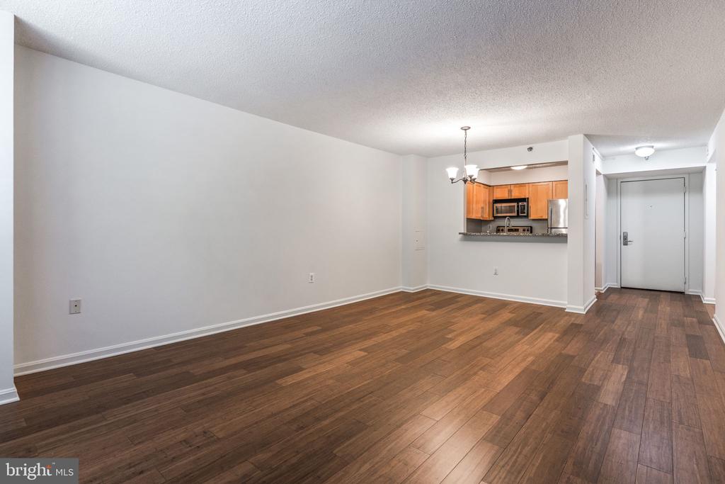 10101 GROSVENOR PLACE L03