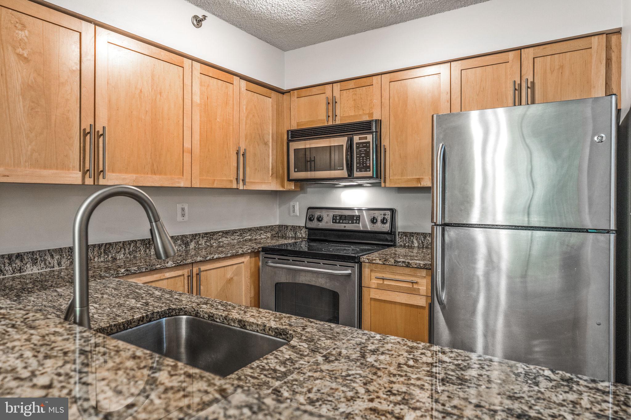 10101 GROSVENOR PLACE L03