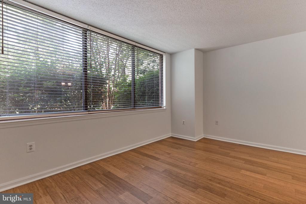 10101 GROSVENOR PLACE L03