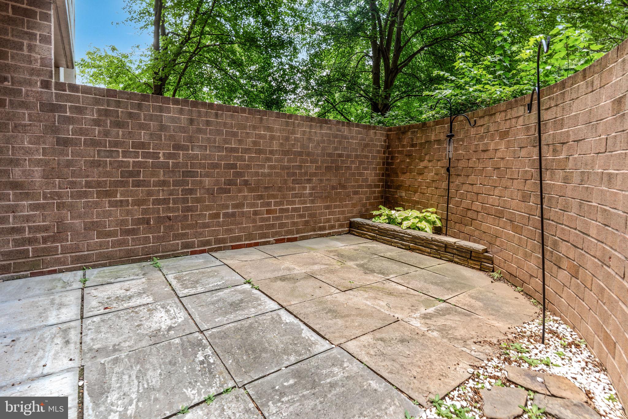 10101 GROSVENOR PLACE L03