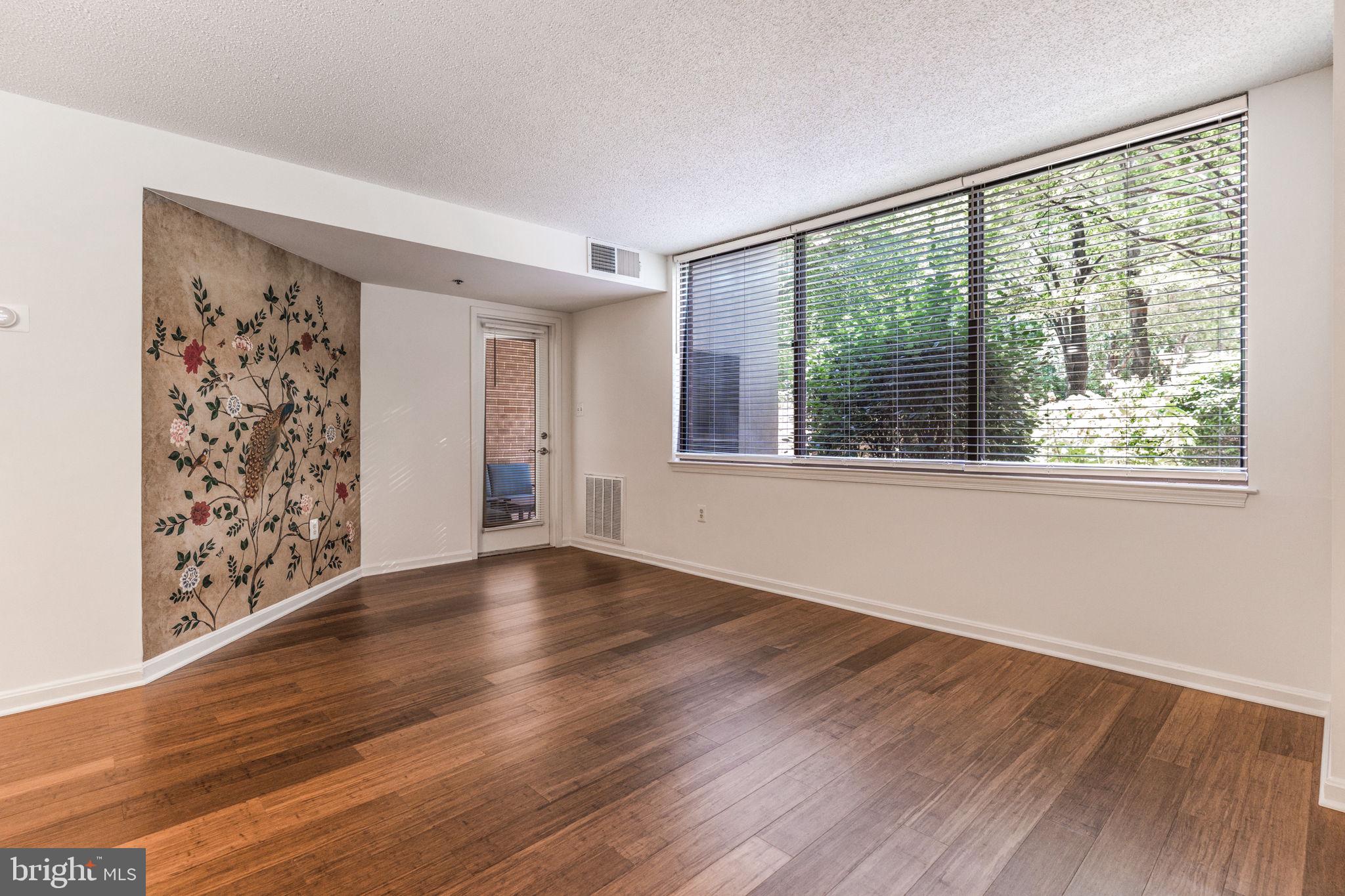 10101 GROSVENOR PLACE L03