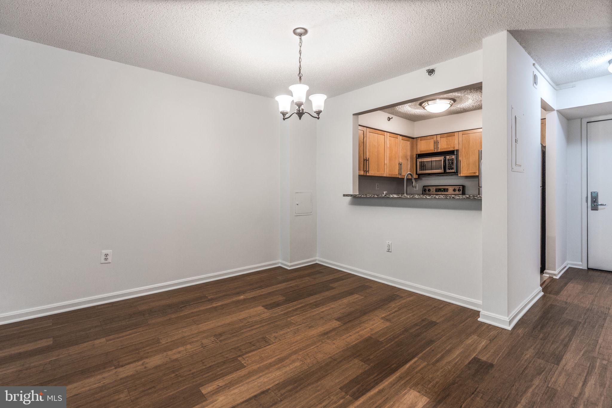 10101 GROSVENOR PLACE L03