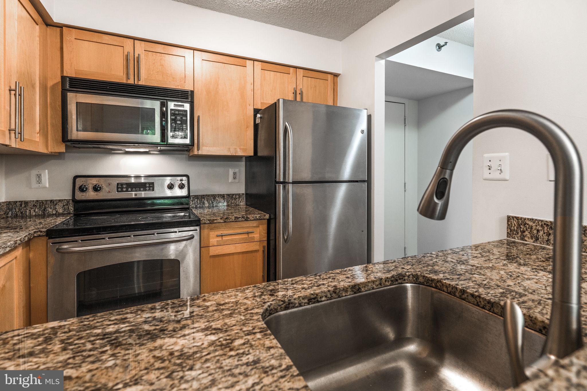 10101 GROSVENOR PLACE L03