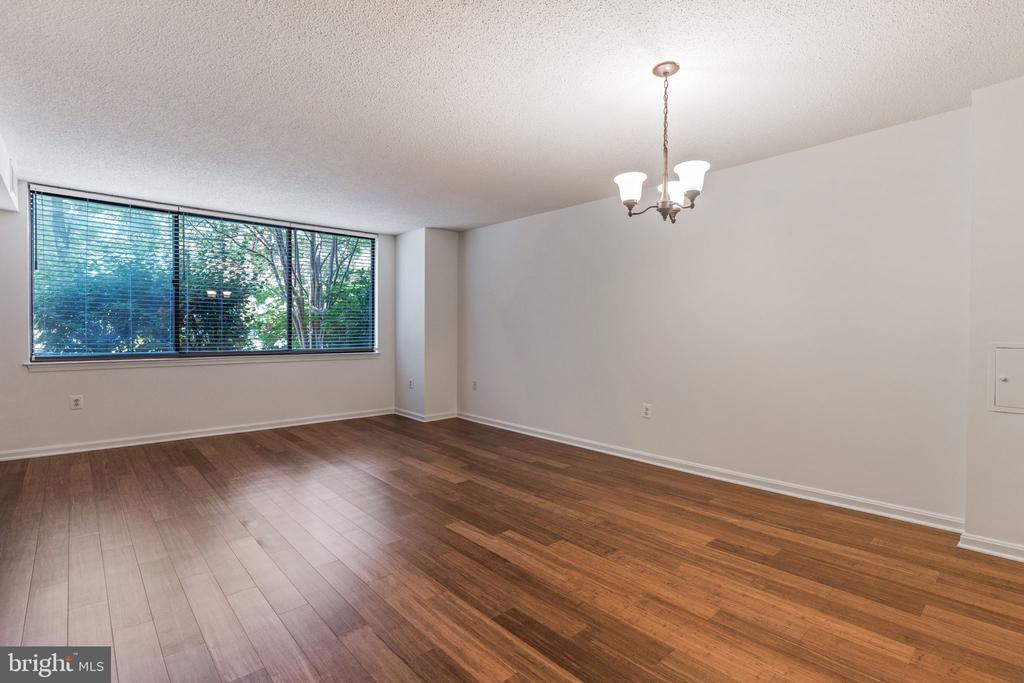 10101 GROSVENOR PLACE L03