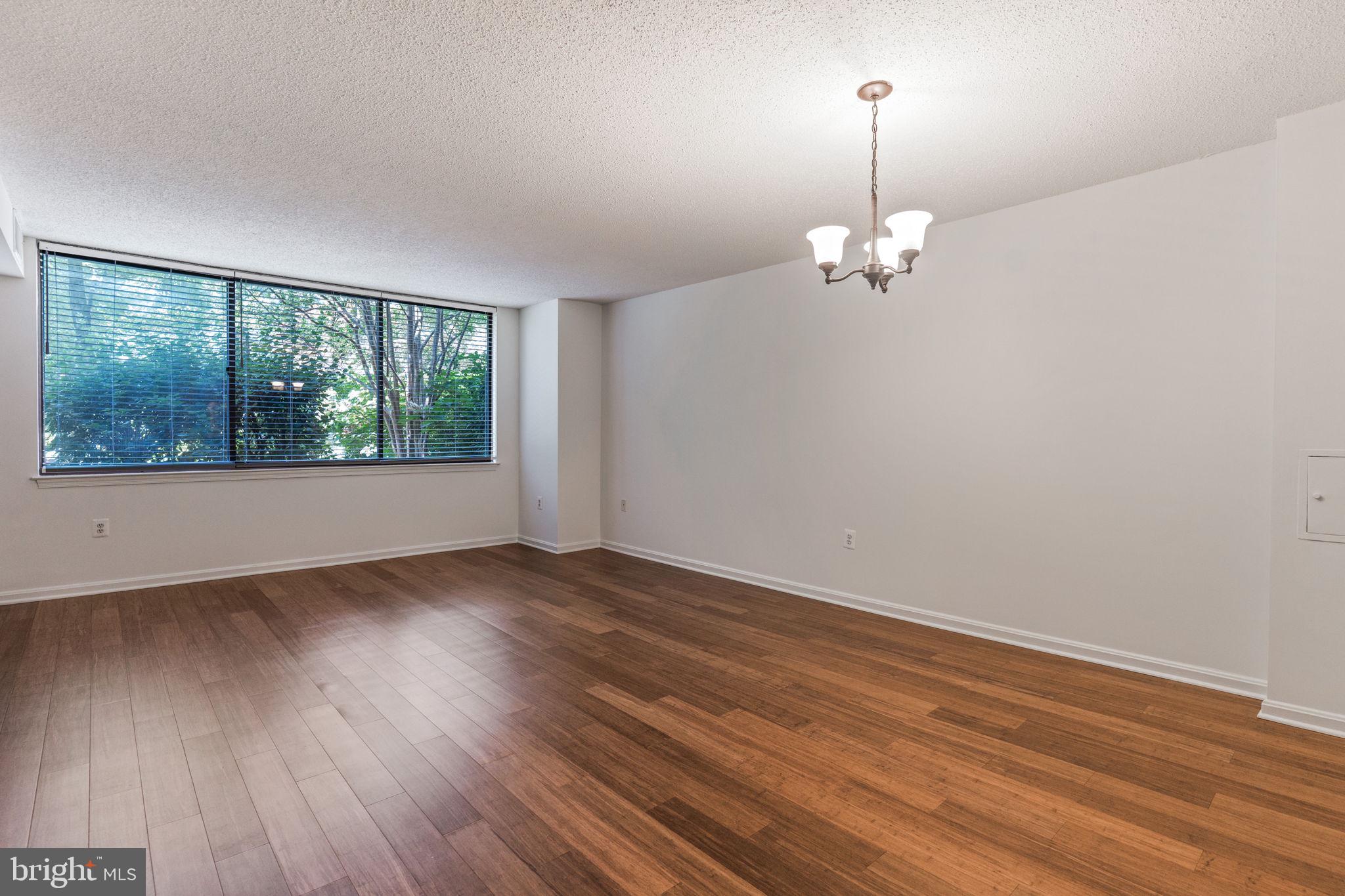 10101 GROSVENOR PLACE L03