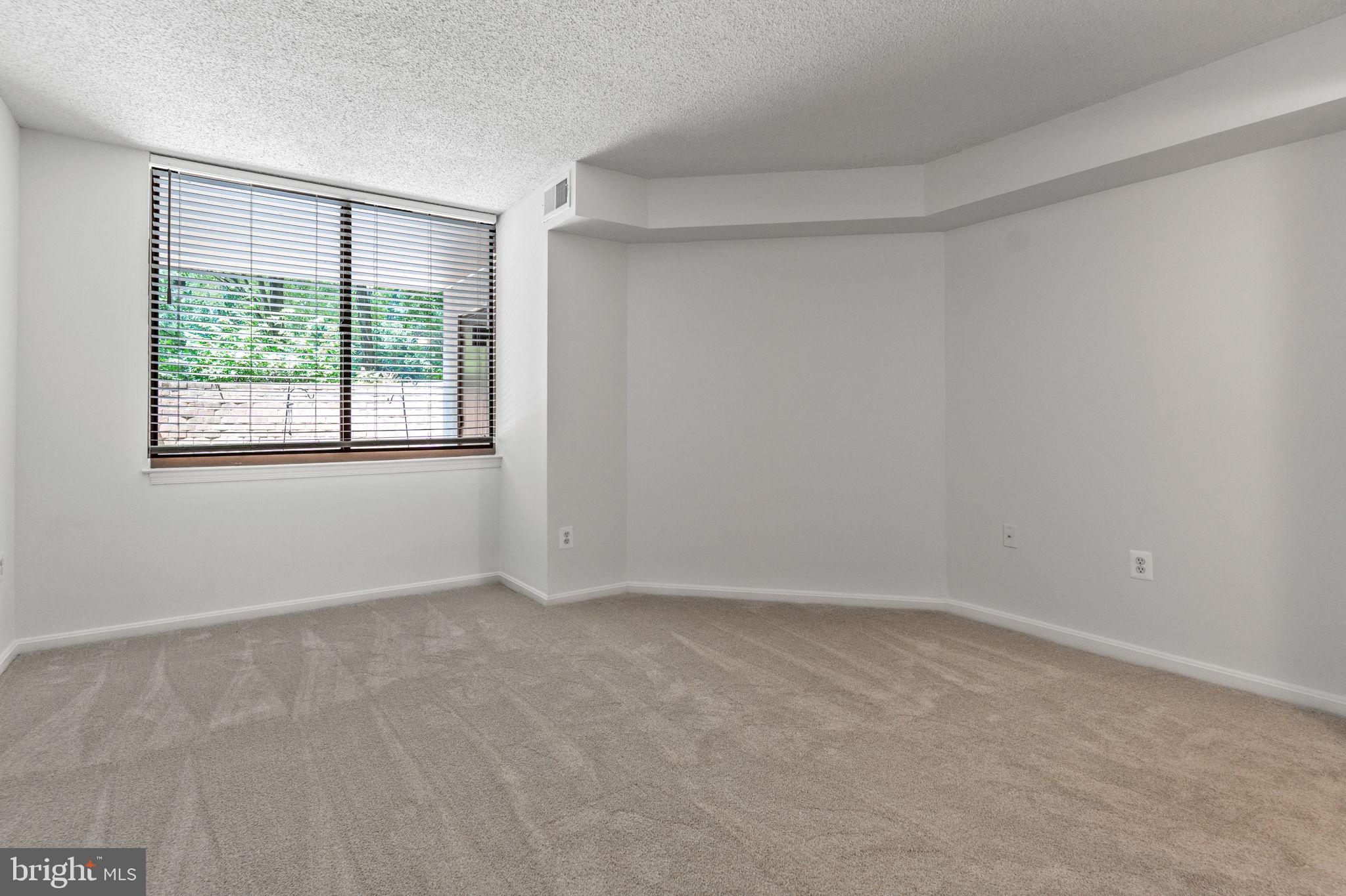 10101 GROSVENOR PLACE L03