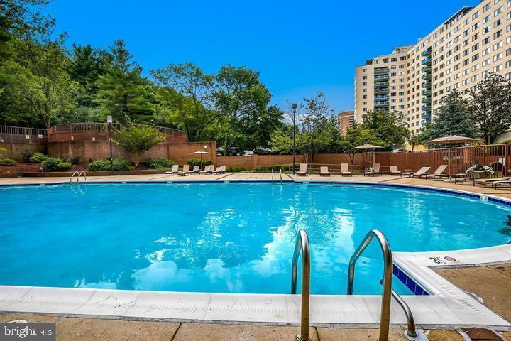 10101 GROSVENOR PLACE L03