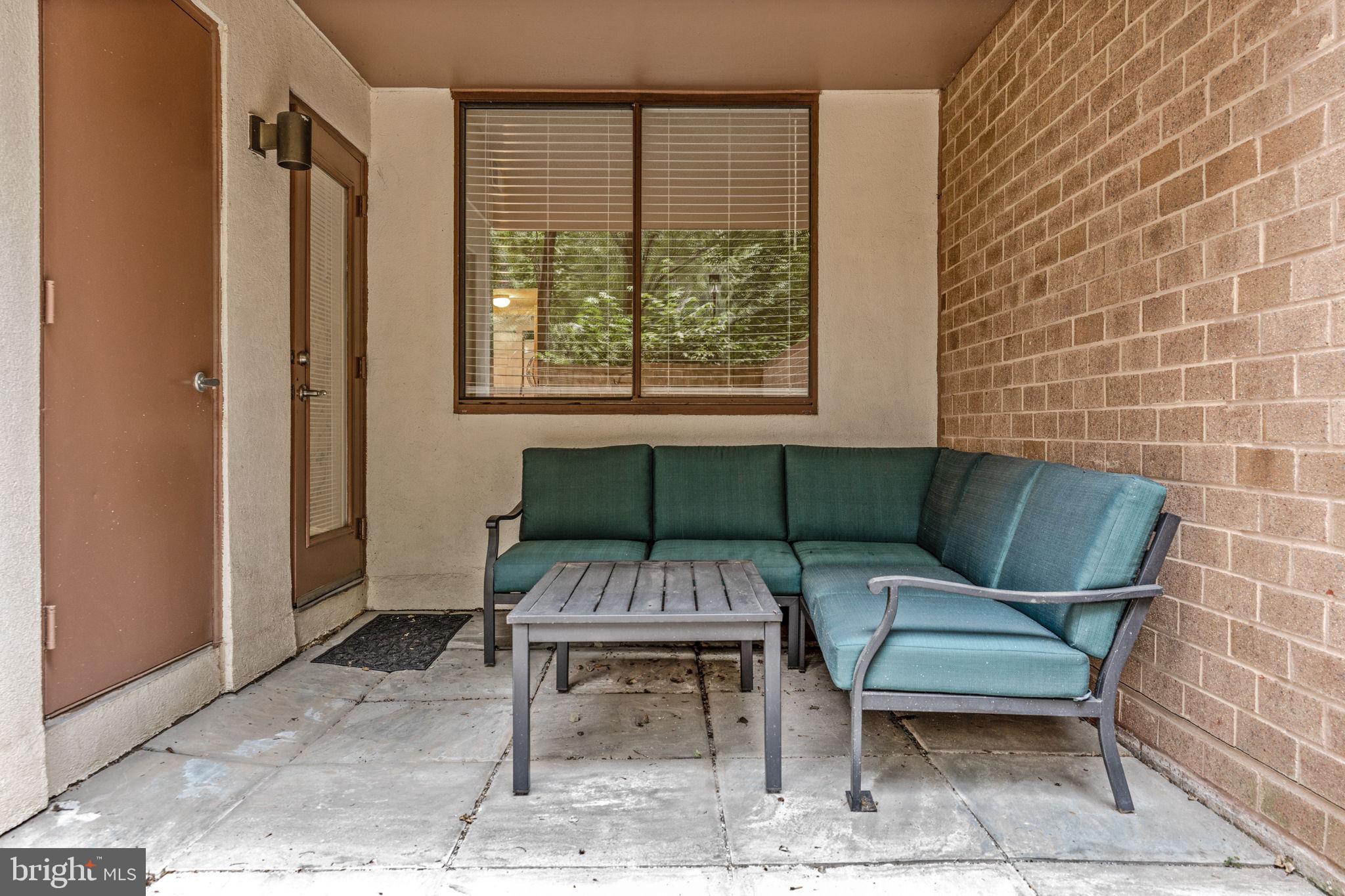 10101 GROSVENOR PLACE L03