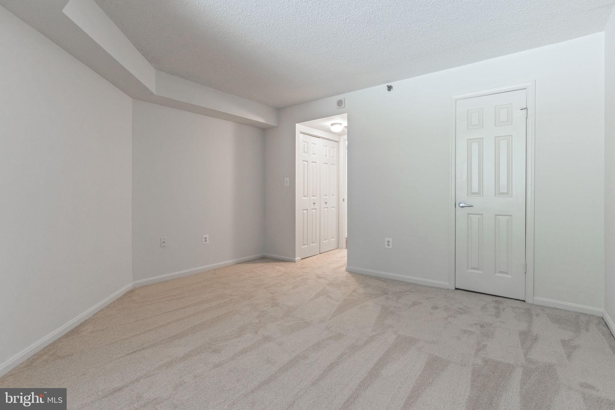 10101 GROSVENOR PLACE L03