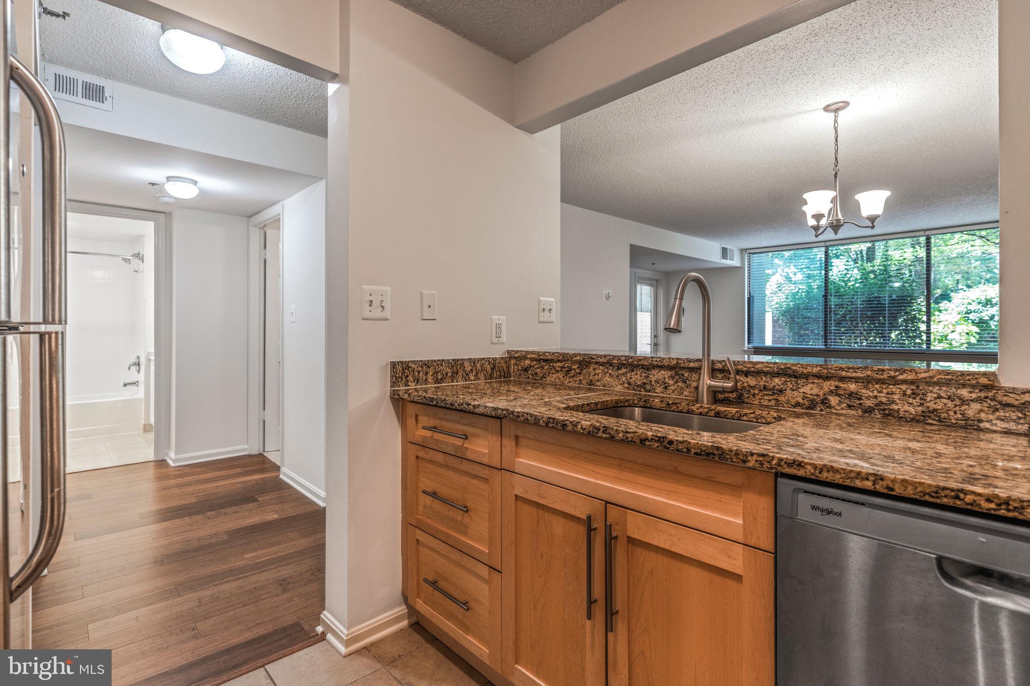 10101 GROSVENOR PLACE L03