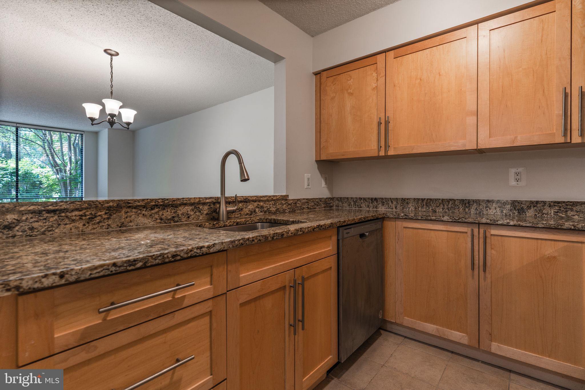 10101 GROSVENOR PLACE L03