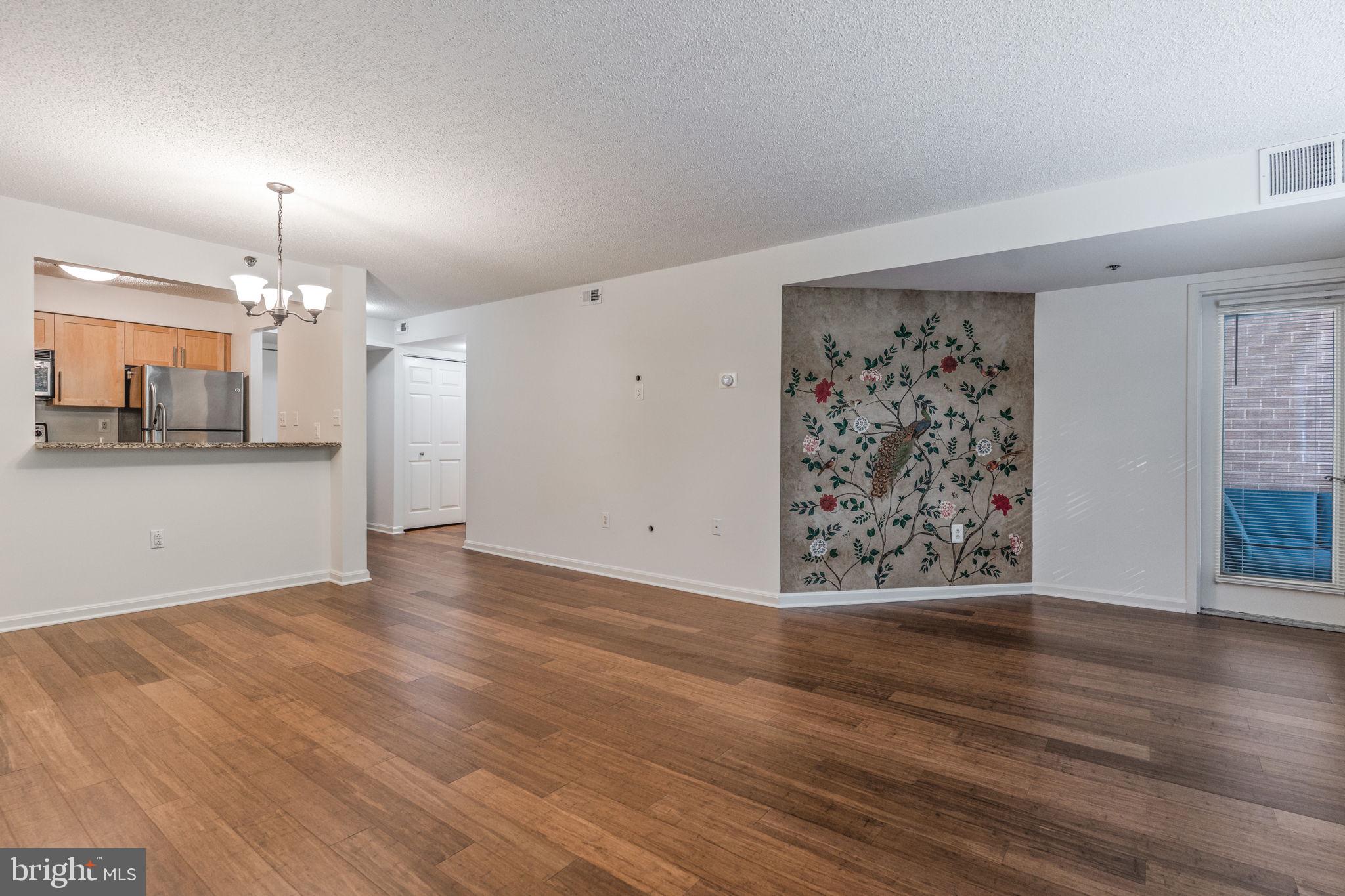 10101 GROSVENOR PLACE L03