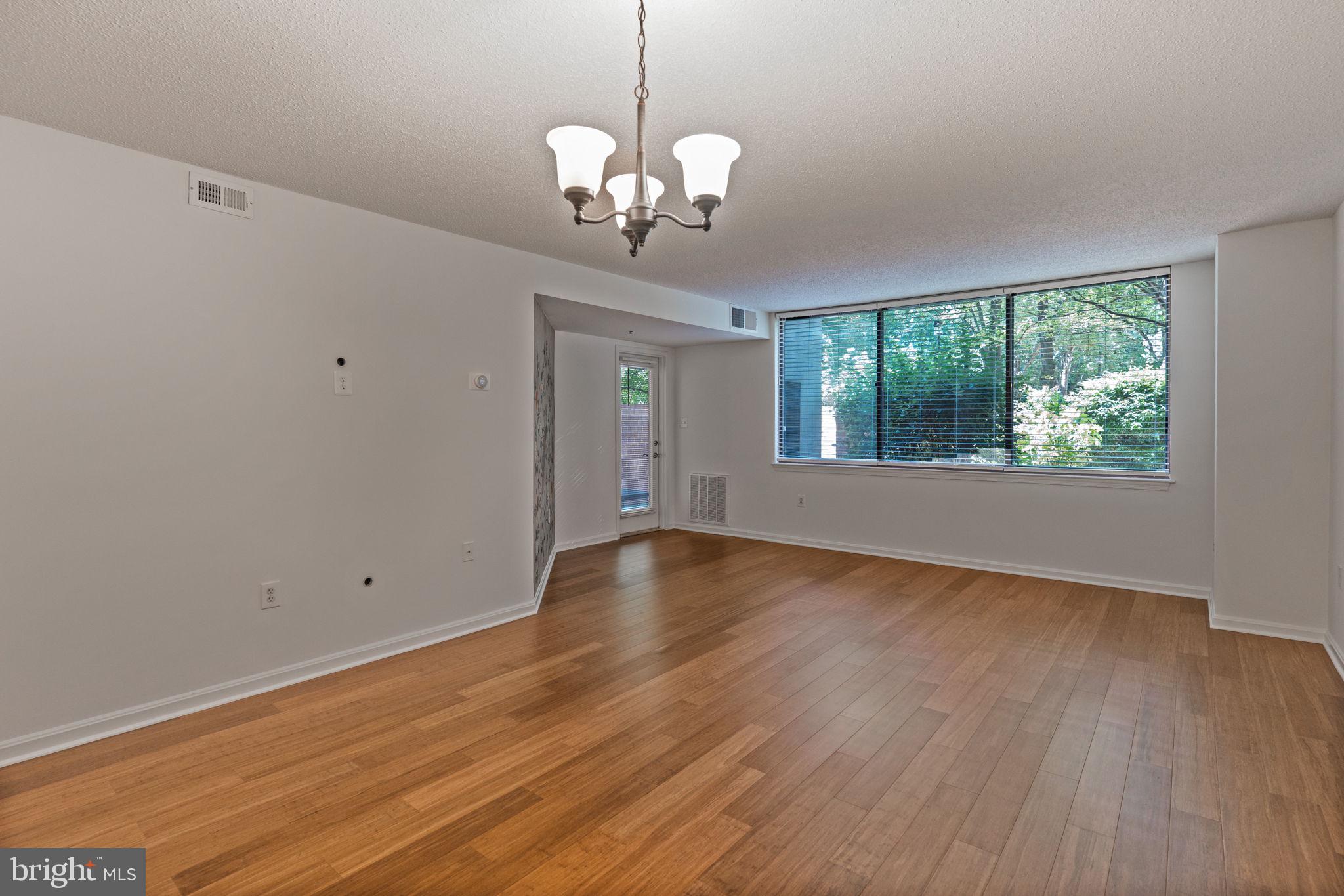 10101 GROSVENOR PLACE L03