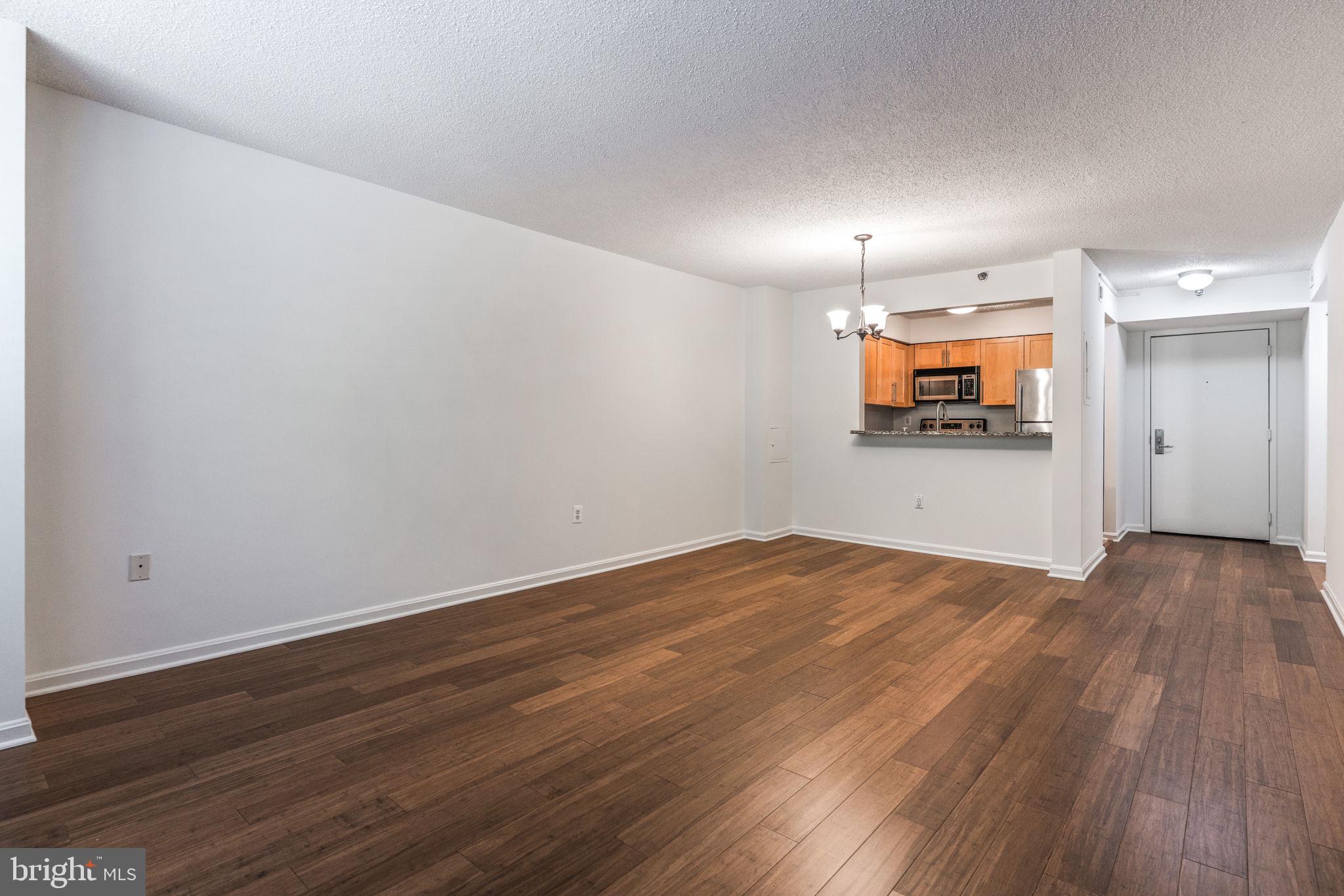 10101 GROSVENOR PLACE L03